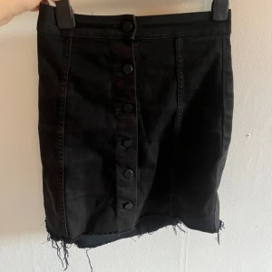 Jeanskjol - Från gina använd flera gånger köpt för flera år sedan. 