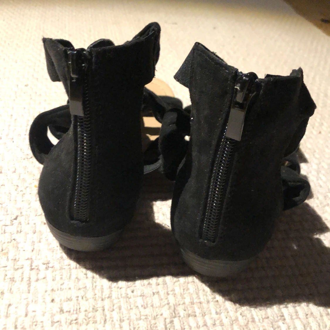 Svarta finsandaler - 90