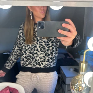 Leopard tröja  - Jättefin