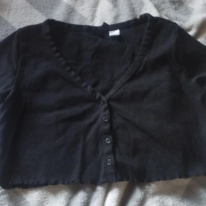 Svart top - Svart top som jag har användat förut, men storlek passad inte så bra. Tyvär lite smutsig  men syns knappt.