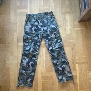 Camo Cargopants - Chinese Brand Cargopants with multiple pockets, details and slight bootcut