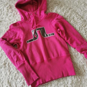 Linderbeg  hoodies - Storlek XS, tröjan är i bra skick