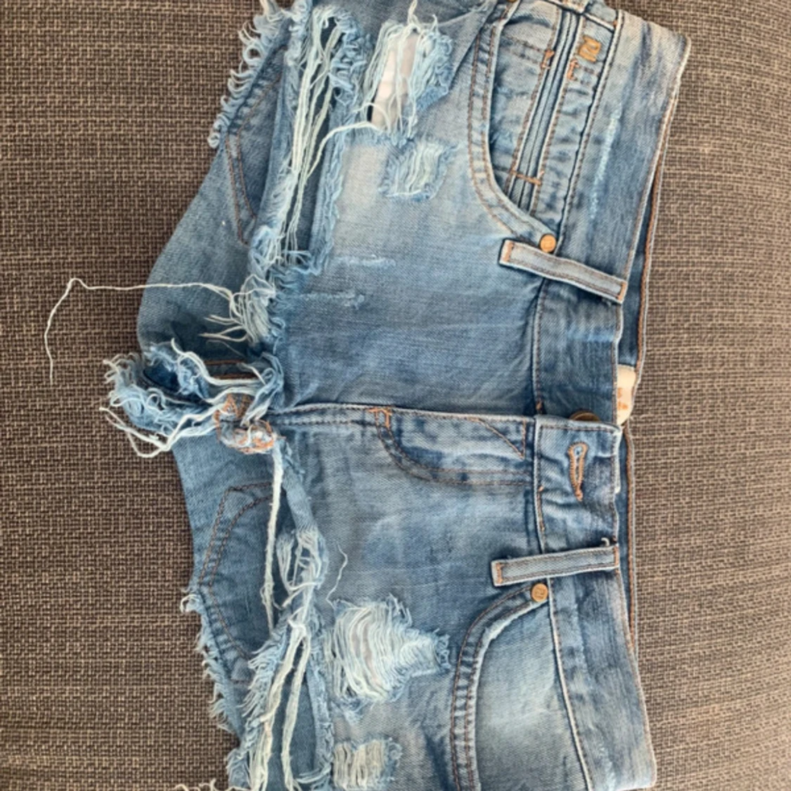 Lågmidjad jeansshorts