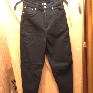Mom jeans svarta  - Aldrig använda  Högmidjade  Stretch 