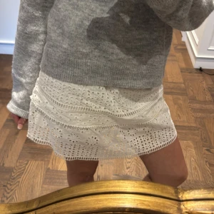 Super söt kjol  - Säljer denna super söta kjolen som även jag shorts under!!!