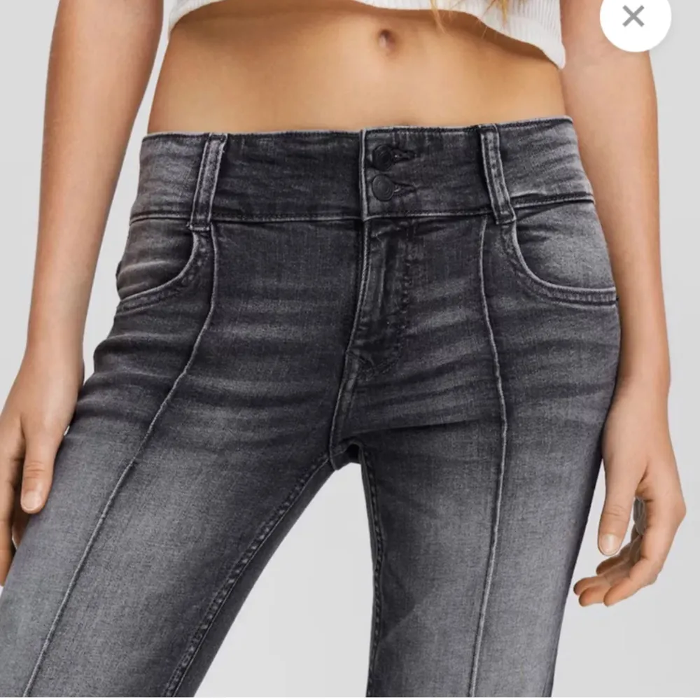 säljer dessa då de är för stora, endast använda en gång! Jeans från bershka. Jeans & Byxor.