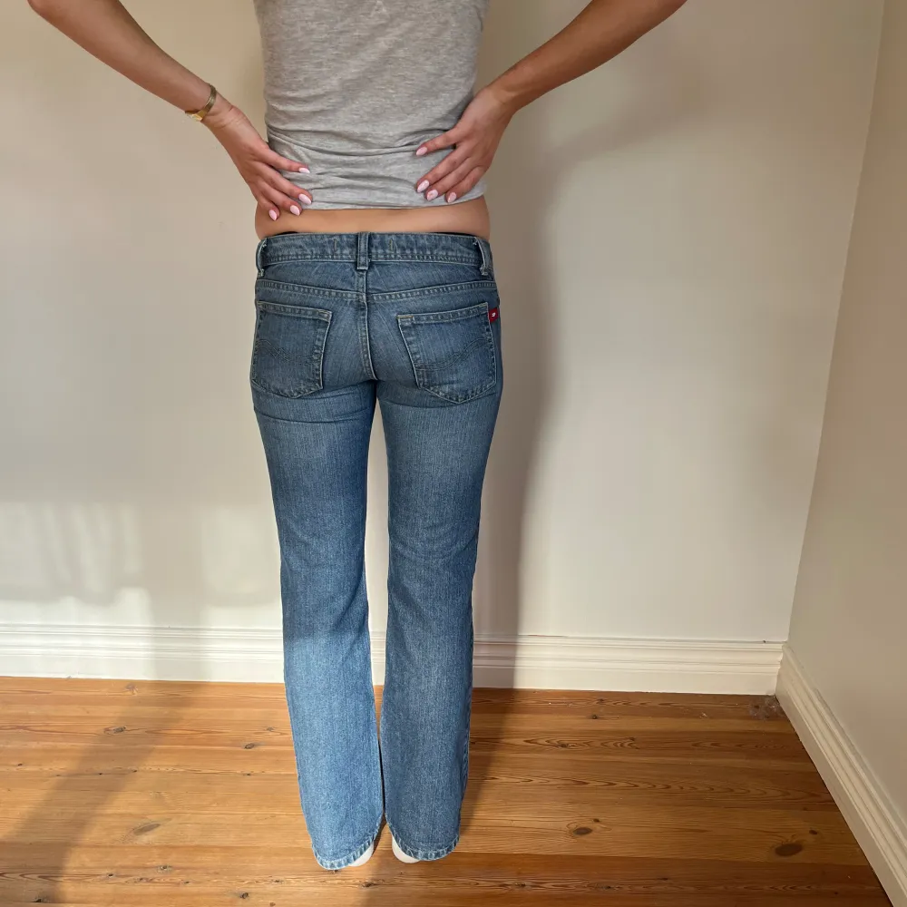 Midjemått( rätt över): 35cm  Inerbenslängd: 74cm   Köp dem via ”KÖP NU” eller Swish  Modellen är 170 cm, inga defekter 💕. Jeans & Byxor.