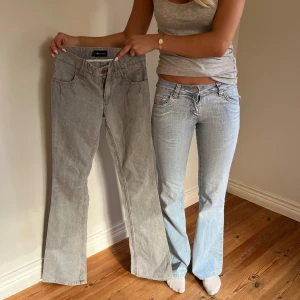Lågmidjade jeans  - Midjemått( rätt över): 34cm  Inerbenslängd: 87cm   Köp dem via ”KÖP NU” eller Swish  Modellen är 170 cm, inga defekter 💕