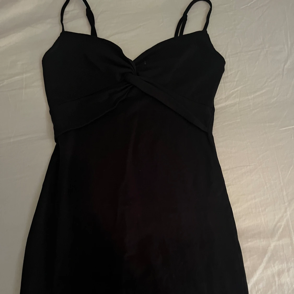 klänning med detalj