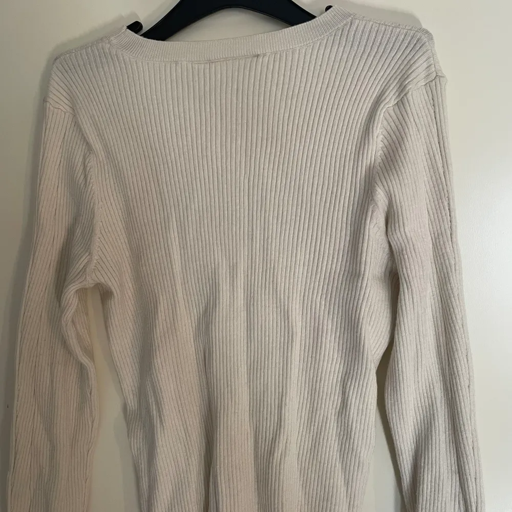 Långärmad tröja från kappahl köpt för några månader sedan använd 1 gång, st M. Tröjor & Koftor.