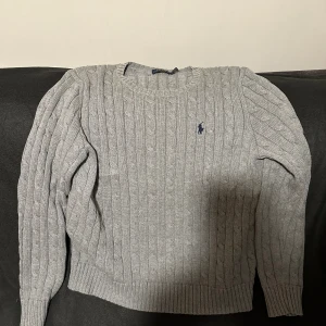 Ralph Lauren tröja  - Ralph Lauren tröja i mycket bra skick. Storlek S