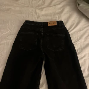 Jeans NA-KD  - använda fåtal gånger, sitter lite loose.