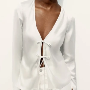 Blus från Zara - Helt oanvänd med prislapp kvar🌸