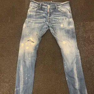 Säljer dsquared2 jeans 94cm använda ett få tal gånger inget slitage. Kan mötas upp Sthlm 