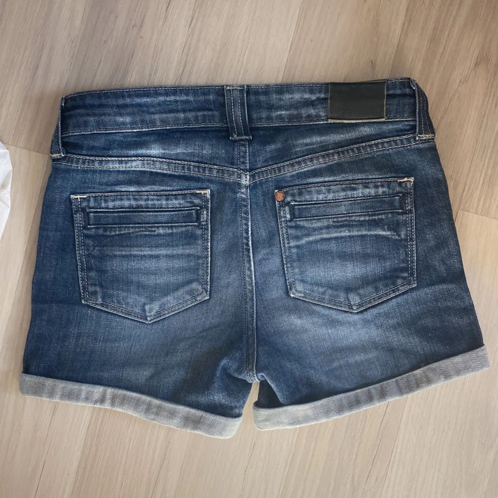  Jätte fina lågmidjade blå jeans shorts 🌸💗 perfekta till sommaren!. Shorts.