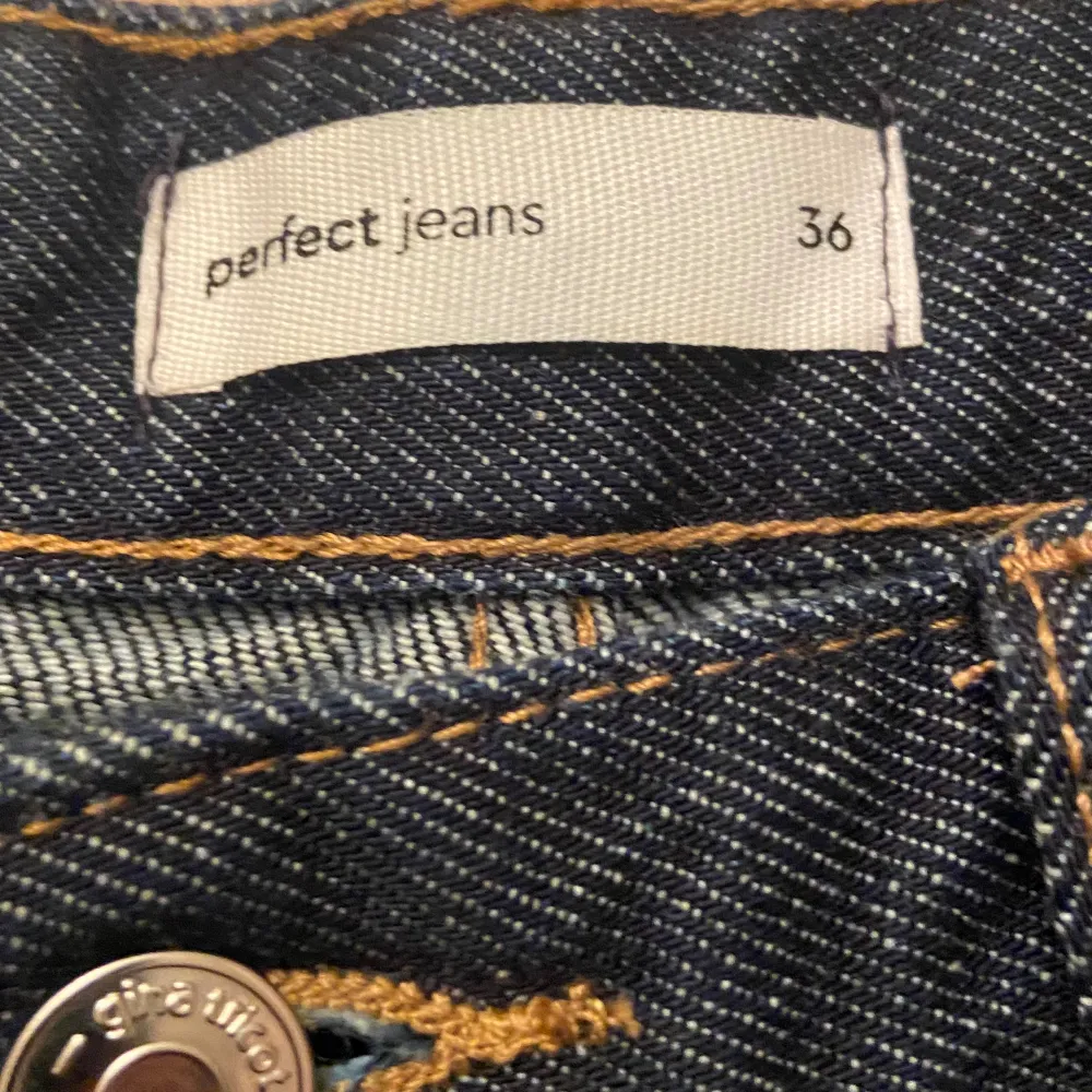 Köpta på Gina tricot för 499x endast använda 1 gång. Pris kan diskuteras.. Jeans & Byxor.