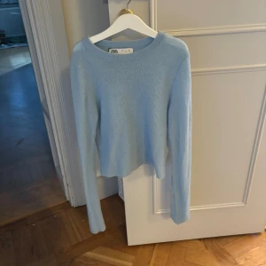 LjusBlå Zara tröja - Nyskick. Endast använd 1 gång. 🩵 Storlek S/XS