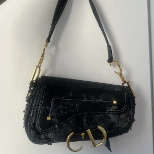 Väska  - Väska köpt second hand 