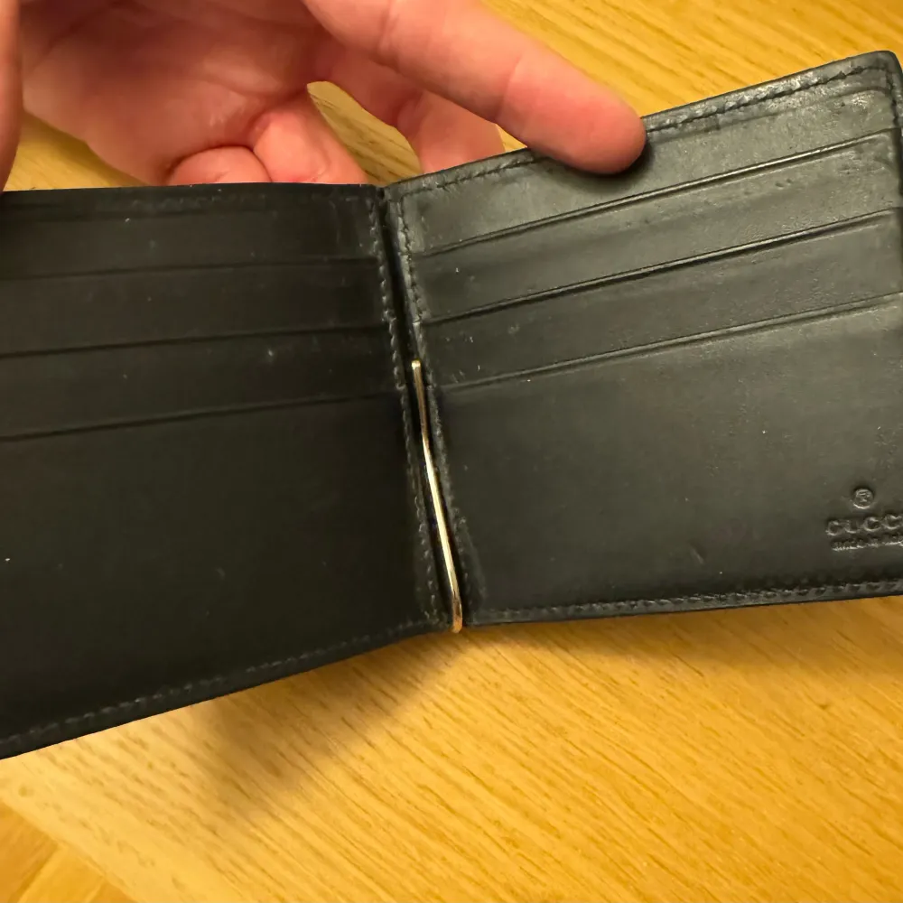 Gucci plånbok med sedelklämma Box ingår  Skick 6 (repig) . Accessoarer.