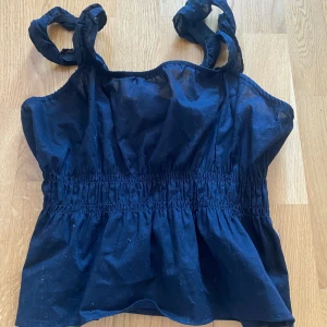 Linne - Gulligt svart linne från HM, köparen står för frakt!