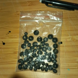 Svarta pärlor - Svarta keramik pärlor ⋆｡ﾟ☁︎｡ﾟ☾ ﾟ｡⋆