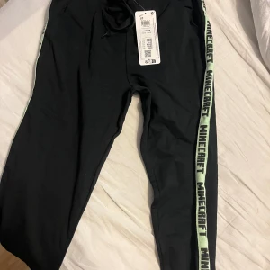 Nya byxor Minecraft  - Helt nya byxor Minecraft i strl 128. Med etiketten kvar. 