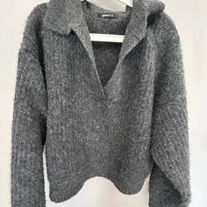 Stickad tjocktröja från Gina - Använd fåtal gånger. Strl XL men sitter som M 🥰