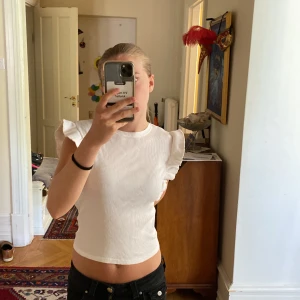 Volang topp från zara - Volang topp från zara i bra skick 