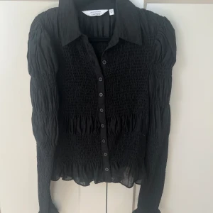 Blus other stories - Fint skick  Storlek 40 men Liten i storlek, passar S
