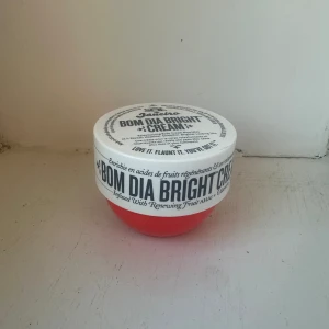 Soldejaneiro 40 cream🌺 - Bom dia bright 75ml cream från Soldejaneiro 🌺 Luktar super men som samma anledning som body misten så säljer jag den. Rek pris 300kr nästan oandvänd