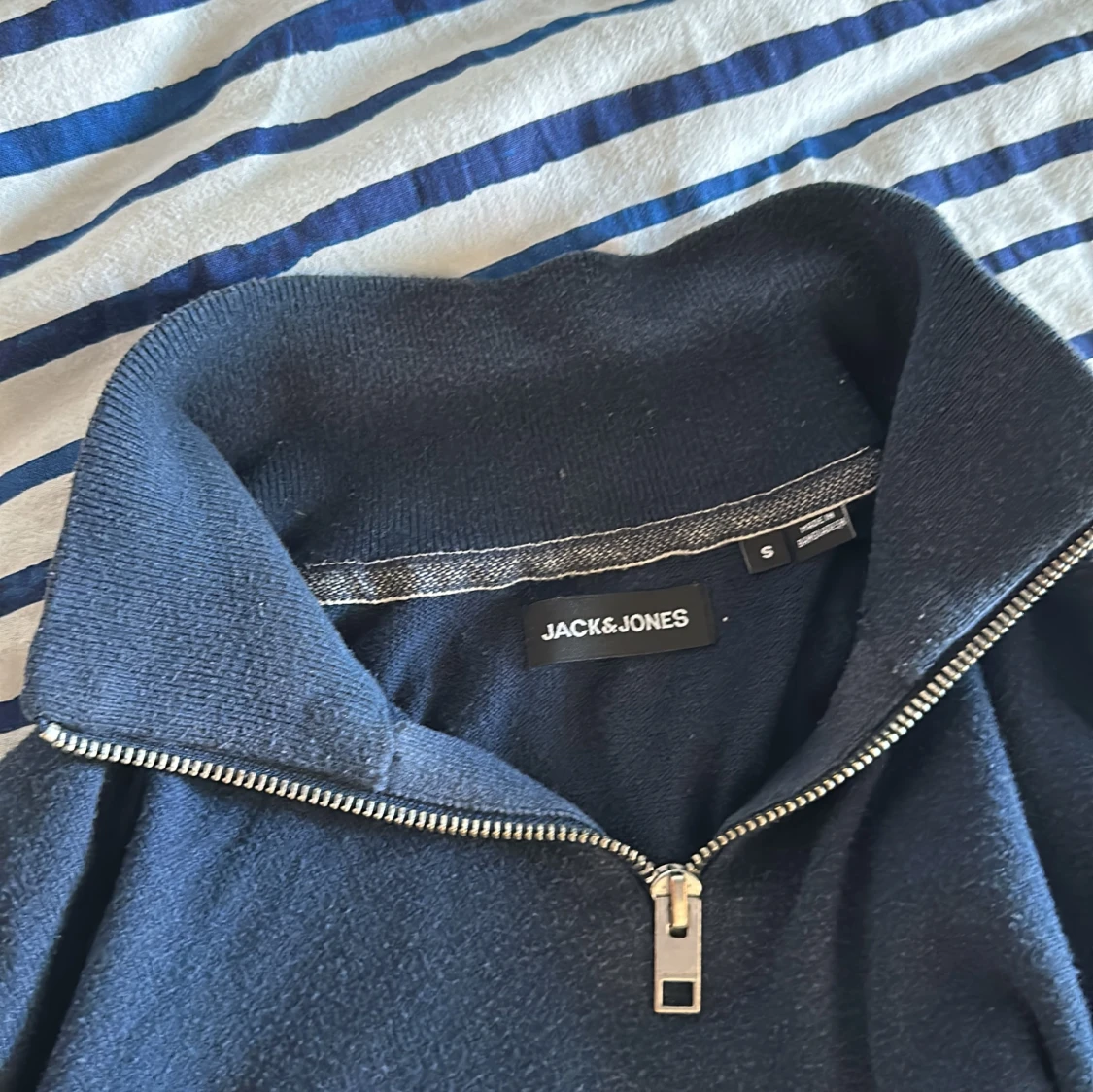 Helt ny tröja fel storlek och jätte skön tröja och ha på dig  - 92