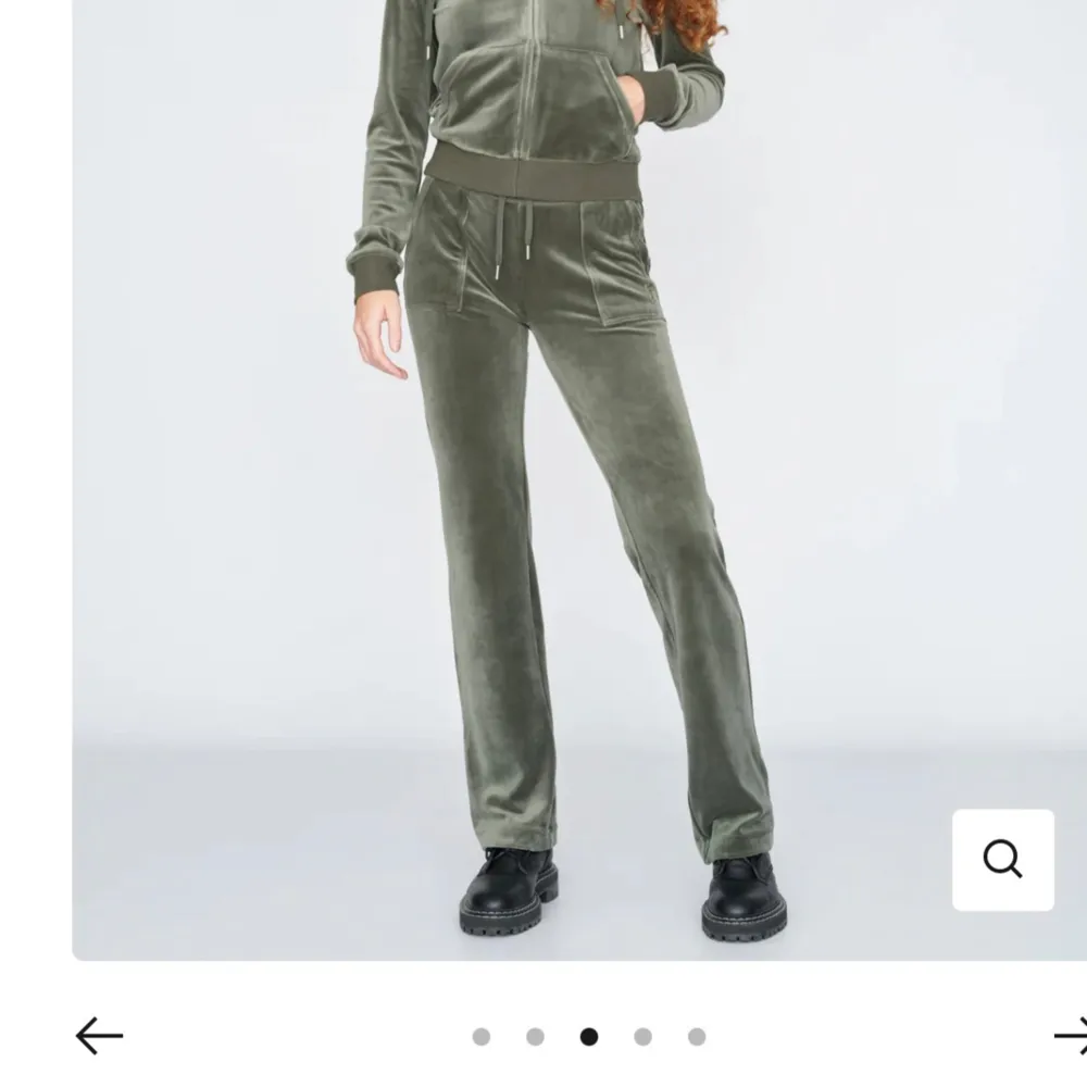 Hej, nu säljer jag mitt gröna juicy couture set då det inte kommer till användning längre. Storlek S på kofta  Storlek Xs på byxorna. 1200kr för hela settet. Jeans & Byxor.