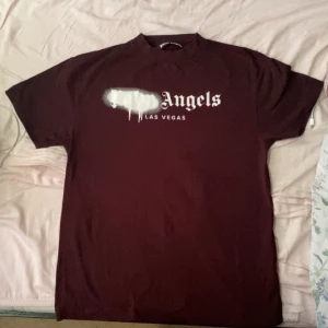 Palm Angels T Shirt Svart - Svart T-shirt som är i bra skick! Storlek M Fraktar omedelbart Kvitto finns också!