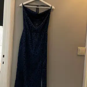 Blå/svart klänning storlek 36💙