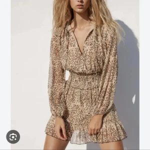 leopardmönstrad klänning - leopardmönstrad klänning, använd ett fåtal gånger