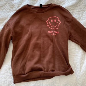 New York Hoodie  - Hoodie med tryck! Från shein därav billigt pris 🥰