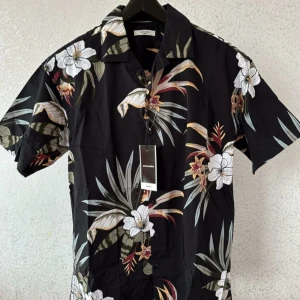 Jack & Jones Skjorta strl: L, använd 1 gg - Jack & Jones Premium skjorta herr, st L (42) , använd 1 gg, perfekt skick.  Utan fläckar.