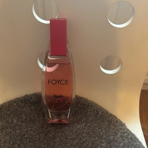 Perfym med smultron doft  - Oandvänd helt ny har 3st så säljer en, älskar doften ❤️