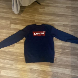 Tröja Levis  - En Lewis tröja som är helt ny skick 10/10