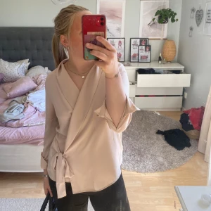 Zara blus - Super fin blus från zara som inte kommer till användning🩷