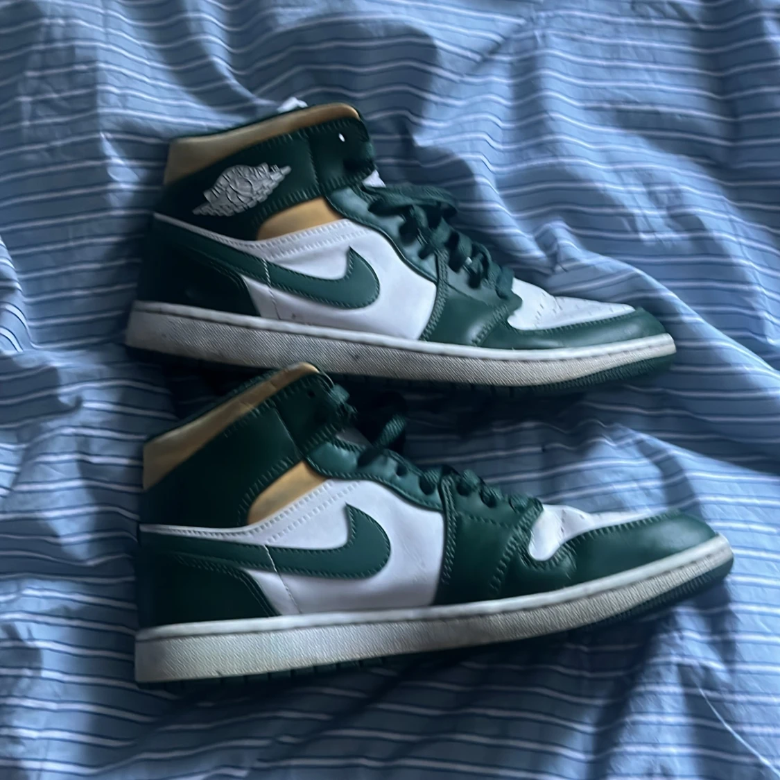 Jordan 1 mid