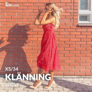 Röd spetsklänning - Superfin röd spetsklänning som endast är använd under en kväll. Går ner i pris vid snabb affär