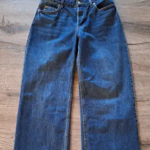 Mörkblå jeans från h&m, aldrig används