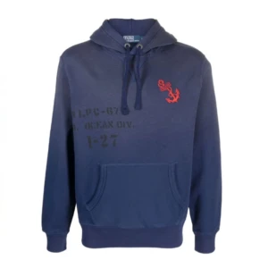 Ralph Lauren Hoodie - Sjukt snygg och eftertraktad ralph lauren hoodie som är sprillans ny med alla tags kvar! Nypris 3000 kr, vårat 1599 kr! Sjukt coola detaljer på hoodien. Hoodien är storlek S och är normal i storleken. Tänker ej acceptera pris under 1500 kr!