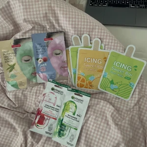 8 ansiktsmasker - 8 stycken ansiktsmasker, 2st bubble masks (green tea och peach), 4st vanliga sheet masks (2 melon och 2 hanrabong), 2st vanliga sheet masks (hyaluronic acid och niacinamide) 