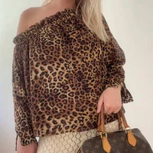 Leopard blus  - Leopard blus!! Super fin💕💕