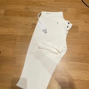 Dondup jeans - Dondup femficka modell storlek 35 aldrig använda så mycket fint skick 