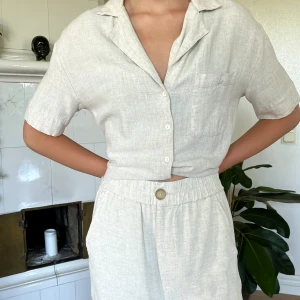 Set i linne - Linneset från Stradivarius🌸delarna går även att köpa separat☺️ I storlek M men passar på mig som vanligtvis har S