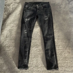 Dondup jeans  - Dondup jeans/ George skinny fit. Skick 9/10. Storlek 31. Nypris runt 3000kr.