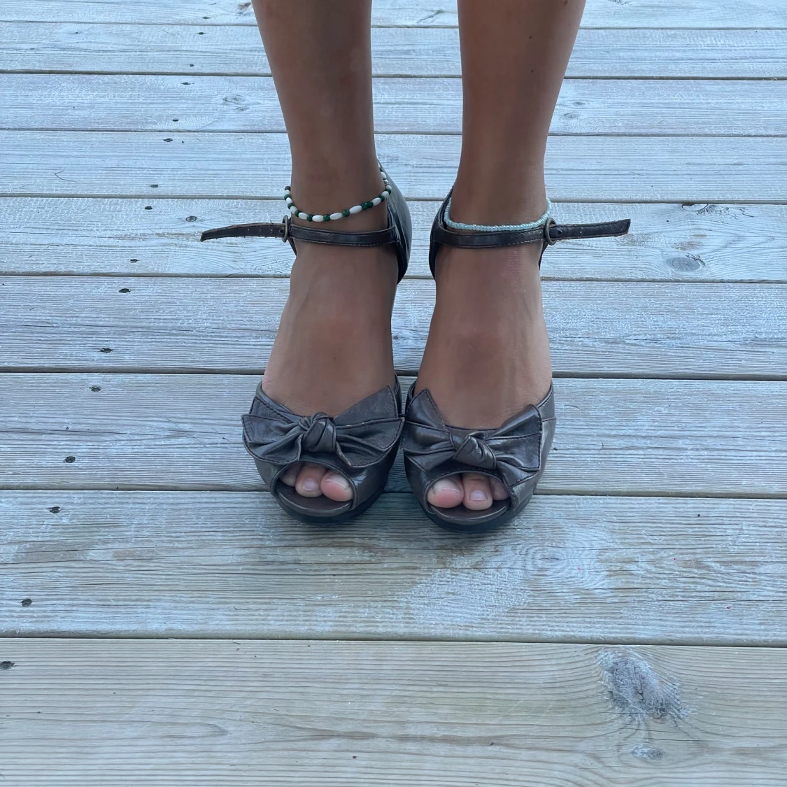 Klackskor med rosett